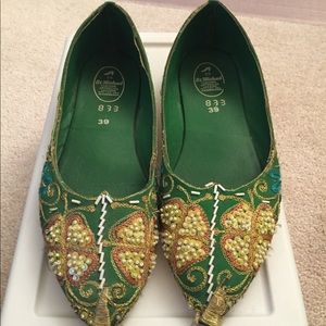 EUC Aladdin style moccasins